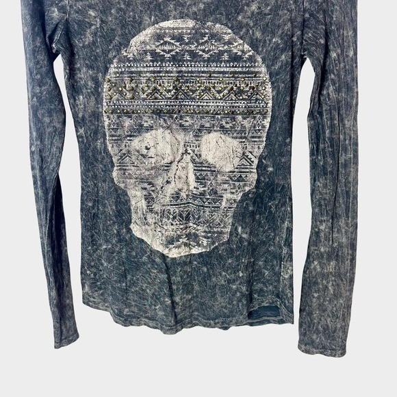 Daytrip Y2K Gray Acid Wash Skull Stud Graphic Long Sleeve Top Medium Grunge - Picture 5 of 10